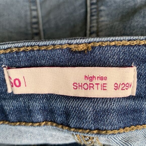 SO high-rise Shortie distressed shorts. Size 9/29 W - Picture 5 of 9